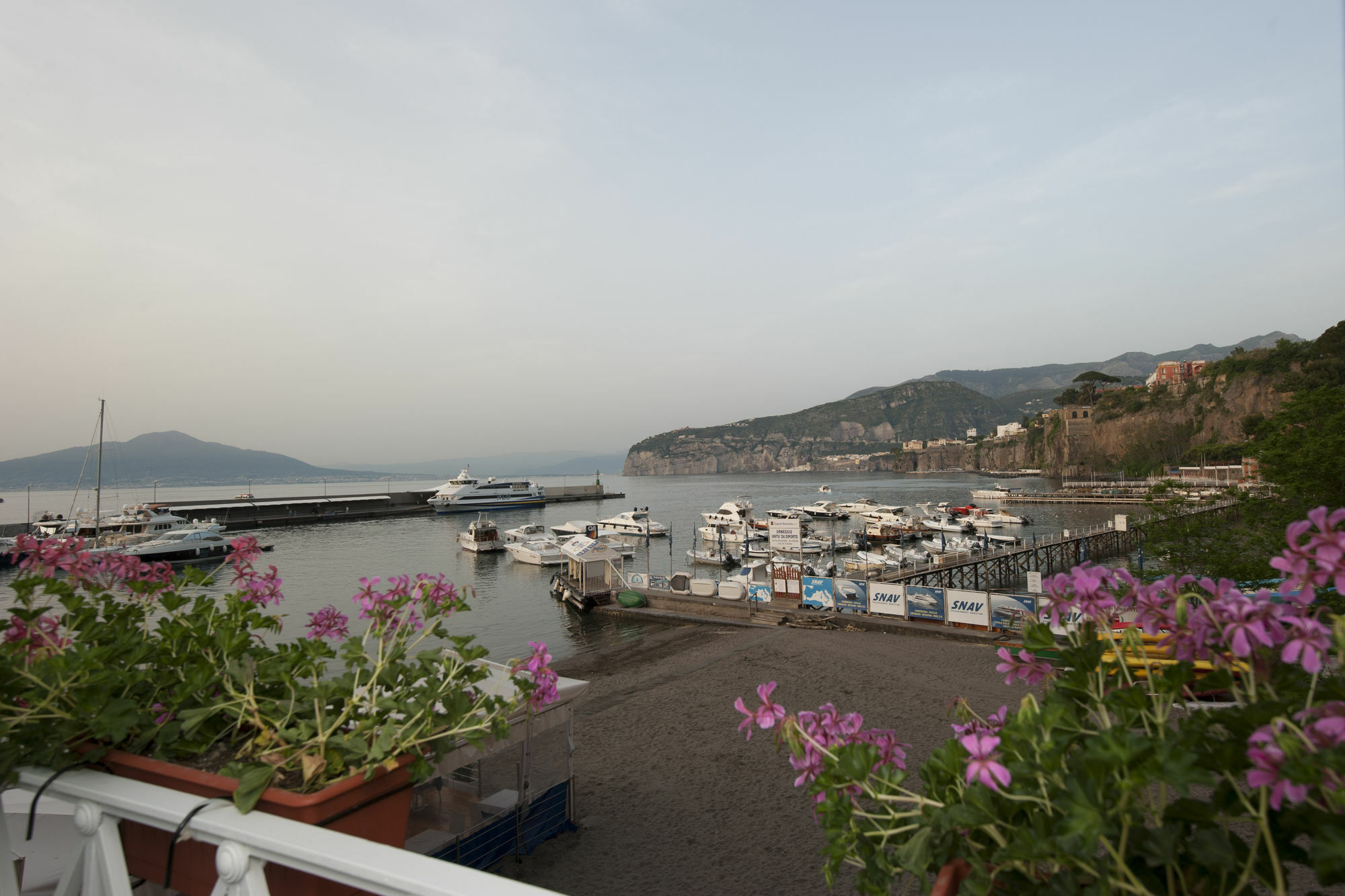 Surriento Suites Сорренто Экстерьер фото